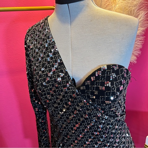 NWT NBD x REVOLVE Sequin One Shoulder Asymmetrical Dress - Picture 6 of 11